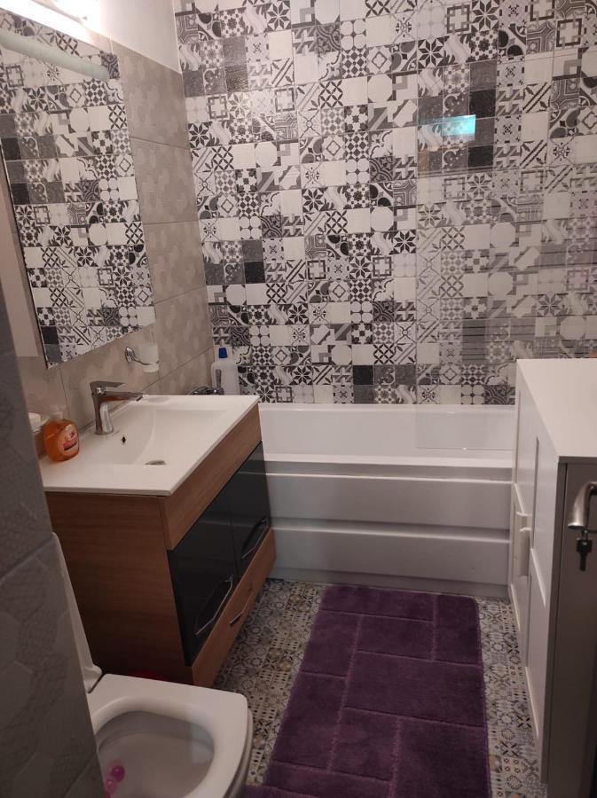 Private Room Near 3 Min Metrou Crangasi, 40 M2 Bucureşti Ngoại thất bức ảnh