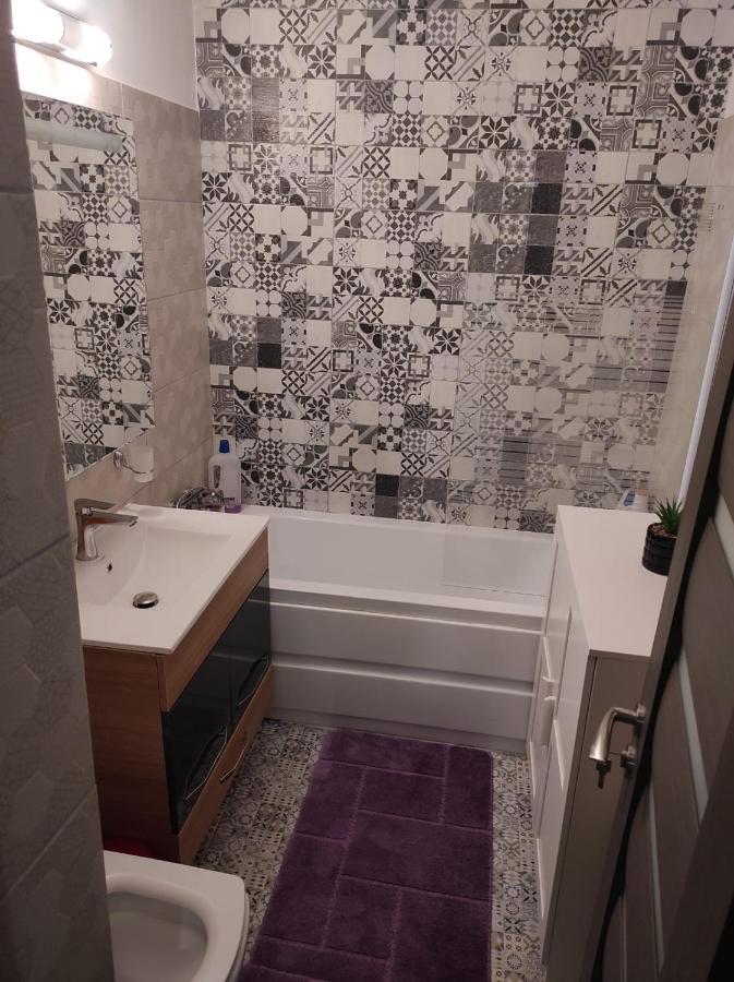 Private Room Near 3 Min Metrou Crangasi, 40 M2 Bucureşti Ngoại thất bức ảnh